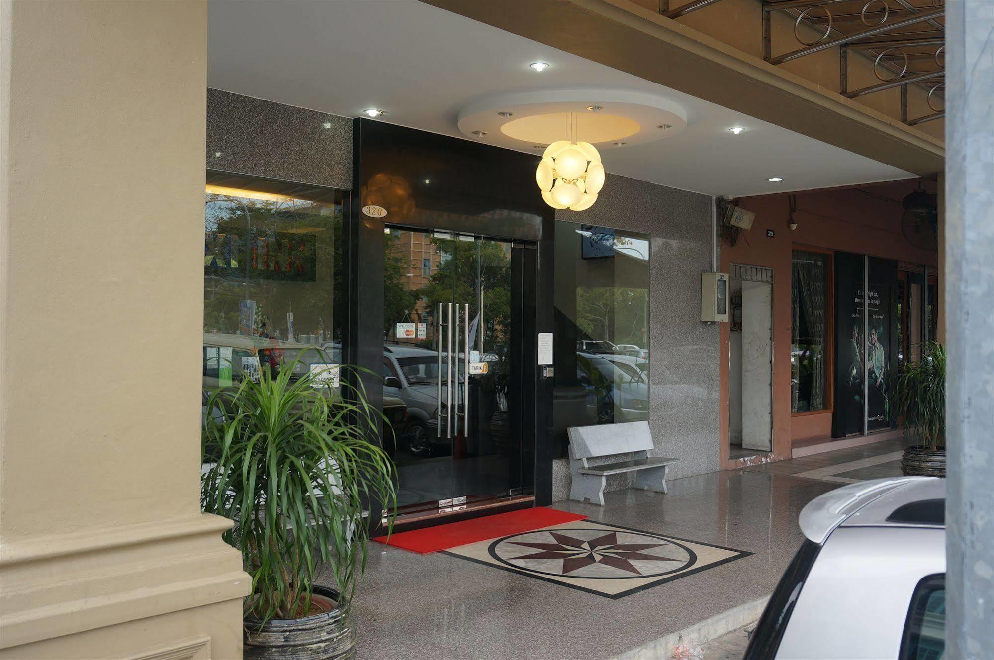 Maxi Inn Bintulu Exterior photo